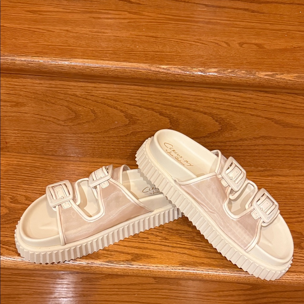 Circus by Sam Edelman Cream Slide Sandals, size 9.5